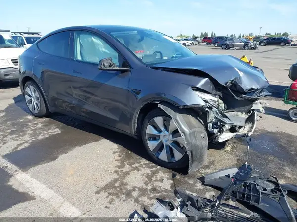5YJYGDEE5MF066948 2021 TESLA MODEL Y - Image 1