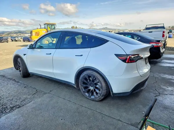 5YJYGDEE5MF068456 2021 TESLA MODEL Y - Image 2