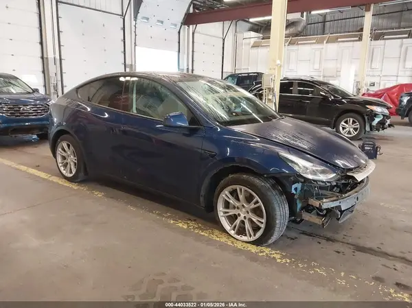 5YJYGDEE5MF099836 2021 TESLA MODEL Y - Image 1
