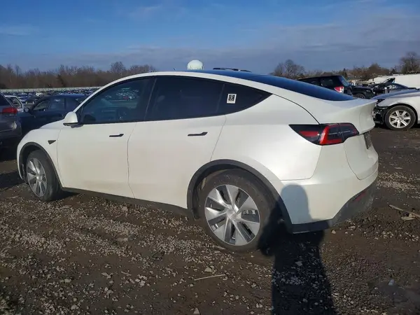 5YJYGDEE5MF106915 2021 TESLA MODEL Y - Image 2