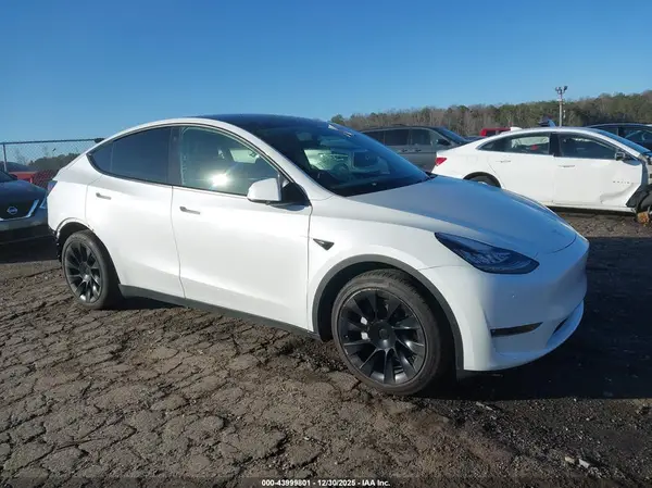 5YJYGDEE5MF108132 2021 TESLA MODEL Y - Image 1