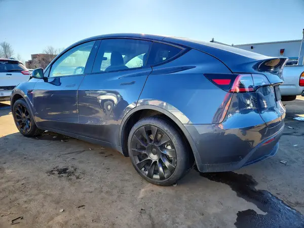 5YJYGDEE5MF111760 2021 TESLA MODEL Y - Image 2