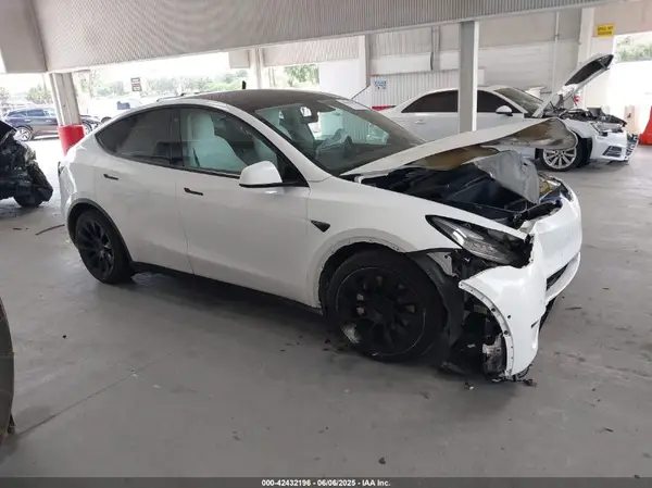 5YJYGDEE5MF119695 2021 TESLA MODEL Y - Image 1