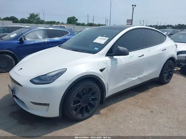 5YJYGDEE5MF124010 2021 TESLA MODEL Y - Image 2