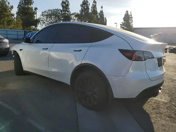 5YJYGDEE5MF140014 2021 TESLA MODEL Y - Image 2
