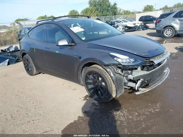 5YJYGDEE5MF144113 2021 TESLA MODEL Y - Image 1