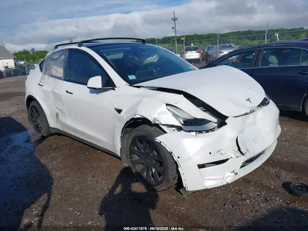 5YJYGDEE5MF184000 2021 TESLA MODEL Y - Image 1