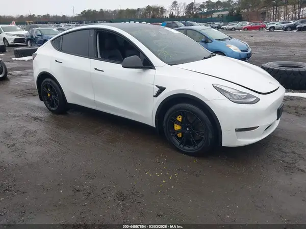 5YJYGDEE5MF185082 2021 TESLA MODEL Y - Image 1
