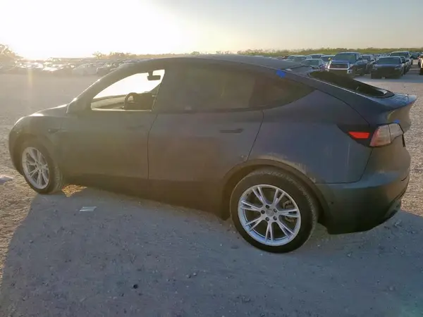 5YJYGDEE5MF193201 2021 TESLA MODEL Y - Image 2