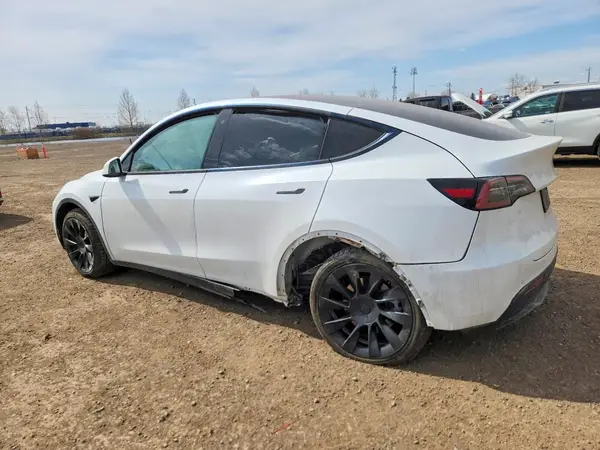 5YJYGDEE5MF210935 2021 TESLA MODEL Y - Image 2