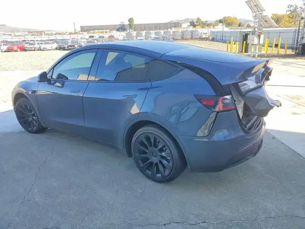 5YJYGDEE5MF213284 2021 TESLA MODEL Y - Image 2