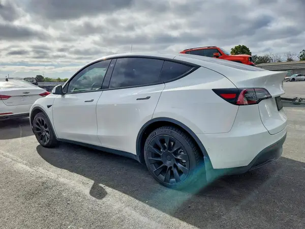 5YJYGDEE5MF229307 2021 TESLA MODEL Y - Image 2