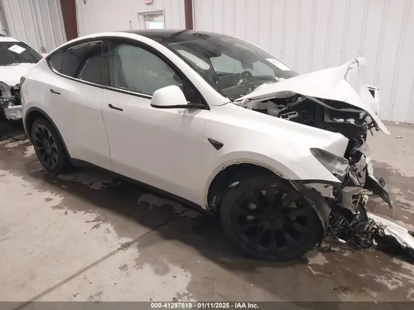 5YJYGDEE5MF266034 2021 TESLA MODEL Y - Image 1