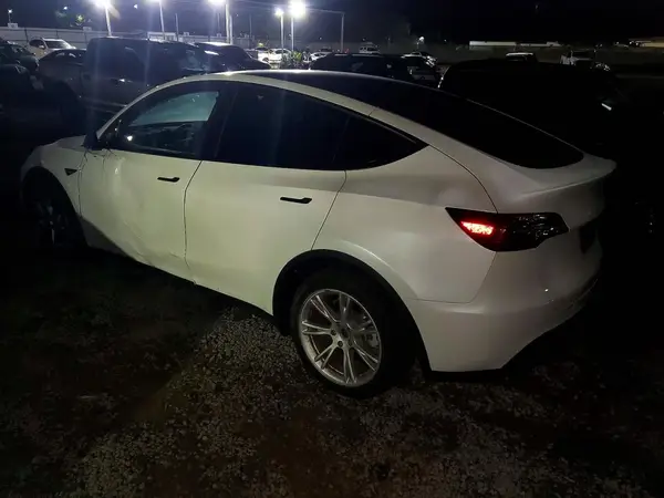 5YJYGDEE5MF273629 2021 TESLA MODEL Y - Image 2