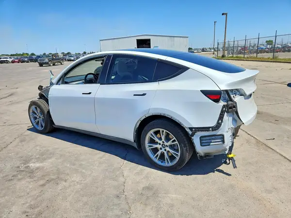 5YJYGDEE6LF023749 2020 TESLA MODEL Y - Image 2