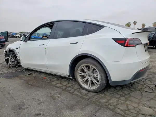 5YJYGDEE6LF052619 2020 TESLA MODEL Y - Image 2