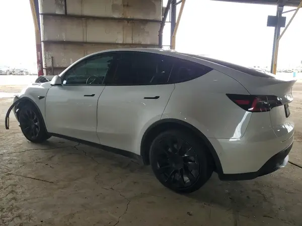 5YJYGDEE6MF075819 2021 TESLA MODEL Y - Image 2