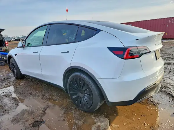 5YJYGDEE6MF076100 2021 TESLA MODEL Y - Image 2