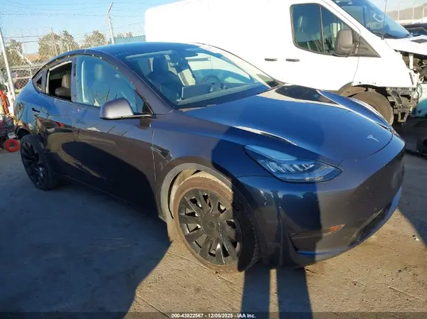 5YJYGDEE6MF076775 2021 TESLA MODEL Y - Image 1