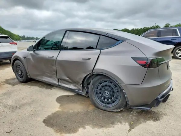 5YJYGDEE6MF084715 2021 TESLA MODEL Y - Image 2