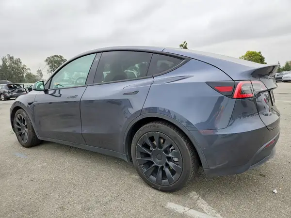 5YJYGDEE6MF102436 2021 TESLA MODEL Y - Image 2