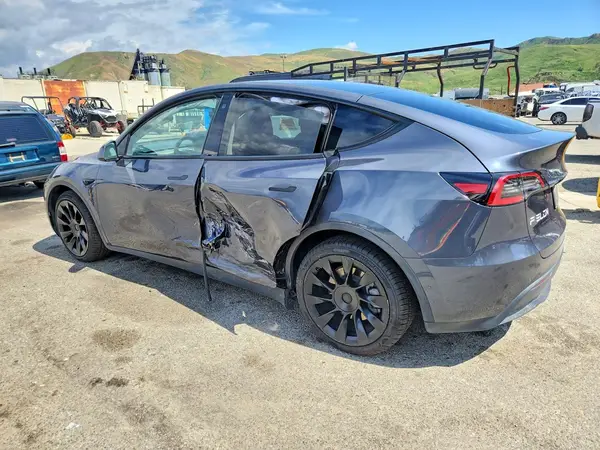 5YJYGDEE6MF158621 2021 TESLA MODEL Y - Image 2