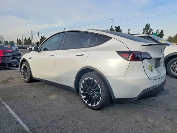 5YJYGDEE6MF160756 2021 TESLA MODEL Y - Image 2