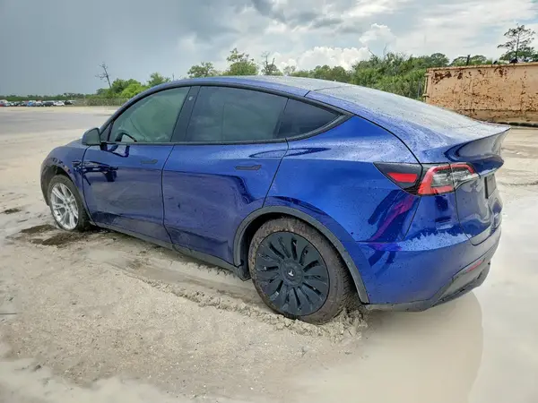 5YJYGDEE6MF174379 2021 TESLA MODEL Y - Image 2