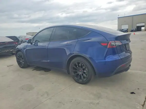 5YJYGDEE6MF180375 2021 TESLA MODEL Y - Image 2