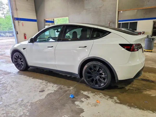 5YJYGDEE6MF184135 2021 TESLA MODEL Y - Image 2