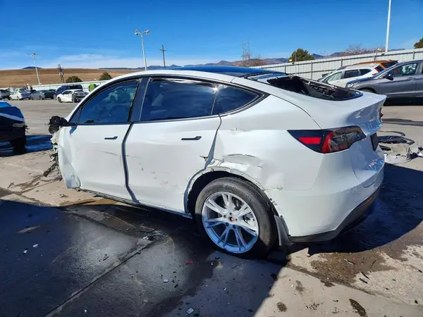 5YJYGDEE6MF198049 2021 TESLA MODEL Y - Image 2