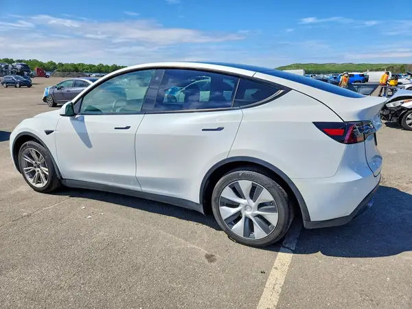 5YJYGDEE6MF198262 2021 TESLA MODEL Y - Image 2