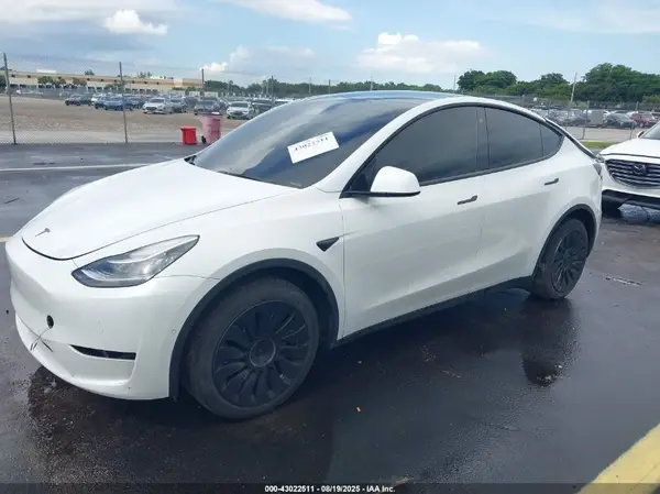 5YJYGDEE6MF257567 2021 TESLA MODEL Y - Image 2