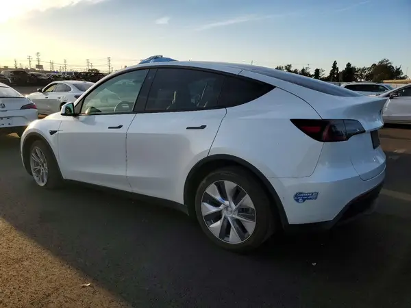 5YJYGDEE6MF275762 2021 TESLA MODEL Y - Image 2