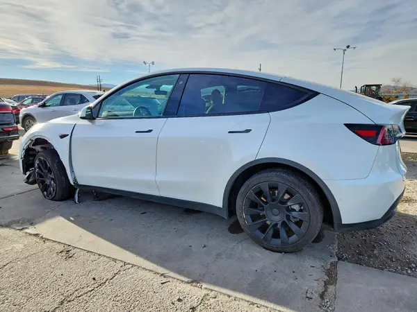 5YJYGDEE6MF295963 2021 TESLA MODEL Y - Image 2