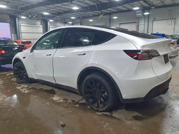5YJYGDEE6MF304869 2021 TESLA MODEL Y - Image 2