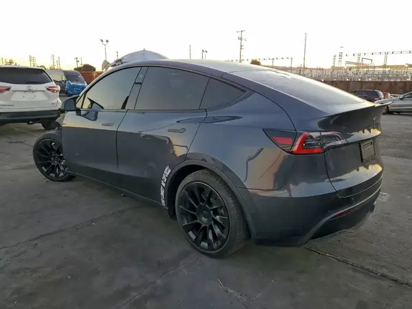5YJYGDEE7LF037997 2020 TESLA MODEL Y - Image 2