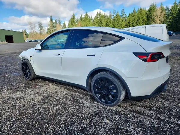 5YJYGDEE7MF062055 2021 TESLA MODEL Y - Image 2