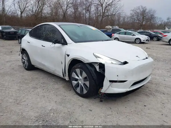 5YJYGDEE7MF138667 2021 TESLA MODEL Y - Image 1