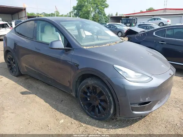 5YJYGDEE7MF140144 2021 TESLA MODEL Y - Image 1