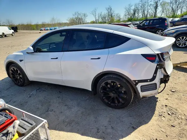 5YJYGDEE7MF210421 2021 TESLA MODEL Y - Image 2