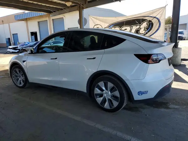 5YJYGDEE7MF213769 2021 TESLA MODEL Y - Image 2