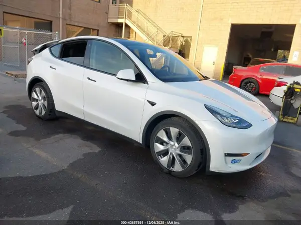 5YJYGDEE7MF231852 2021 TESLA MODEL Y - Image 1