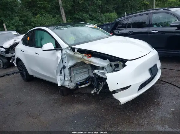 5YJYGDEE7MF304864 2021 TESLA MODEL Y - Image 1