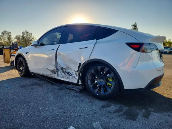 5YJYGDEE8LF022876 2020 TESLA MODEL Y - Image 2