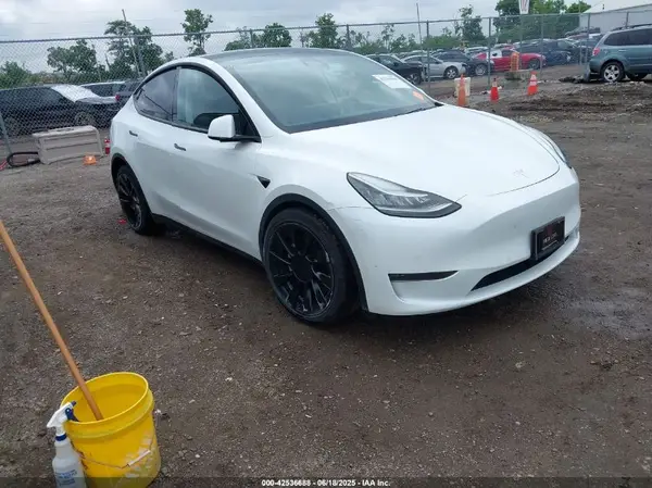 5YJYGDEE8MF068886 2021 TESLA MODEL Y - Image 1