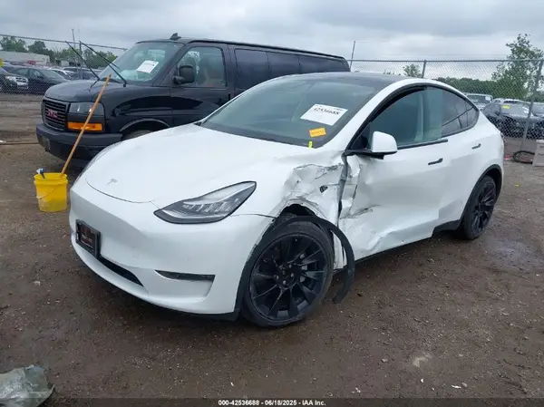 5YJYGDEE8MF068886 2021 TESLA MODEL Y - Image 2