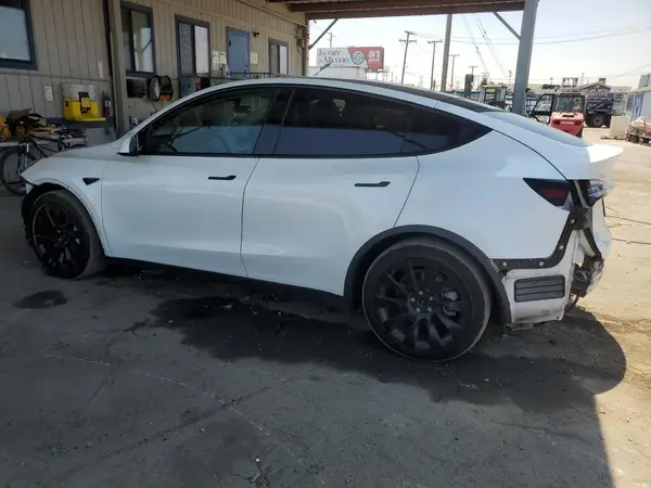5YJYGDEE8MF074719 2021 TESLA MODEL Y - Image 2