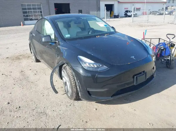 5YJYGDEE8MF081069 2021 TESLA MODEL Y - Image 1