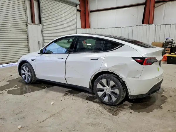 5YJYGDEE8MF100557 2021 TESLA MODEL Y - Image 2